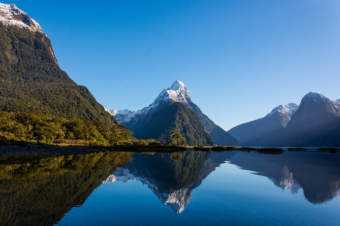 2hr Scenic Milford Sound Flight with Landing - 201 - The flight along the fiord: mountains, waterfalls, and a pilot who talks