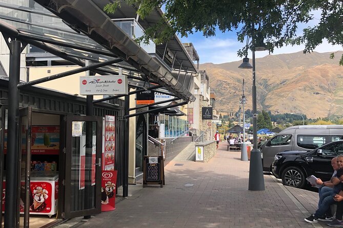 Arrowtown and Wanaka Highlights Tour from Queenstown - Cardrona Hotel: ginger beer, the Bra Fence, and a classic detour