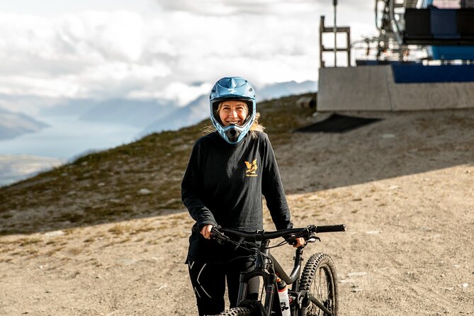 Arrowtown to Queenstown Full-Day Bike Adventure - The final run to Queenstown: gentle lake-edge riding