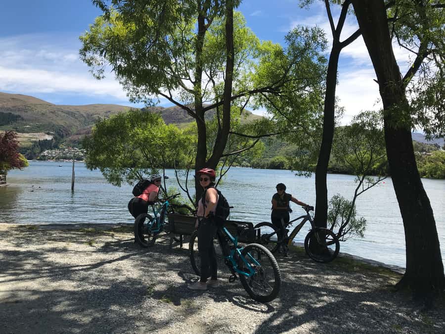 Guided Scenic E-bike Tour - Ride to the Lake - Guide interaction: why Jordan’s style keeps it easy