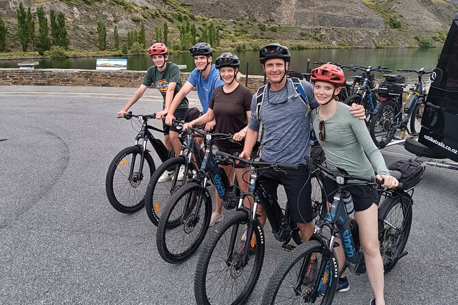 Lake Dunstan Cycleway Bike Rental With Return Luxury Shuttle - Clyde finish and the return shuttle that saves your evening