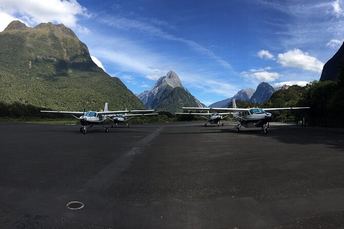 Milford Sound Flight and Cruise ex Queenstown (incl Lunch) - The Flight In: Southern Alps to Milford Sound (About 35 Minutes)
