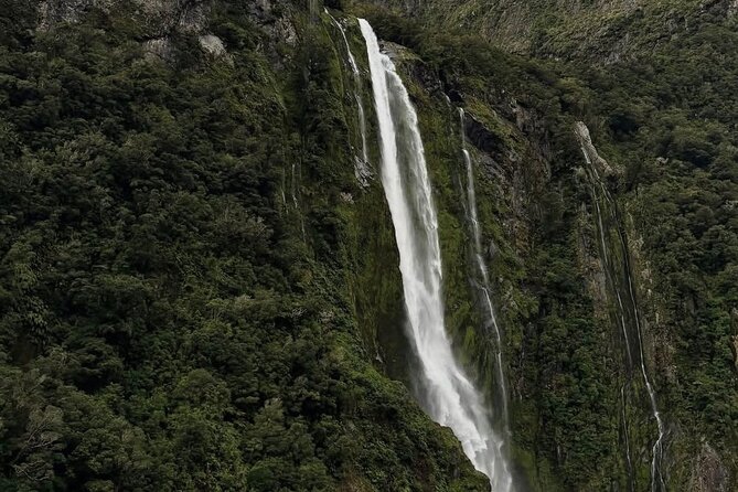 Milford Sound Private Day Trip from Queenstown via Te Anau - Eglinton Valley: the first real wow factor