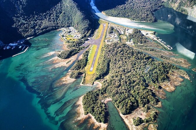 Milford Sound Scenic Flyover ex Queenstown - Small-group size (13 max) and what that means for comfort