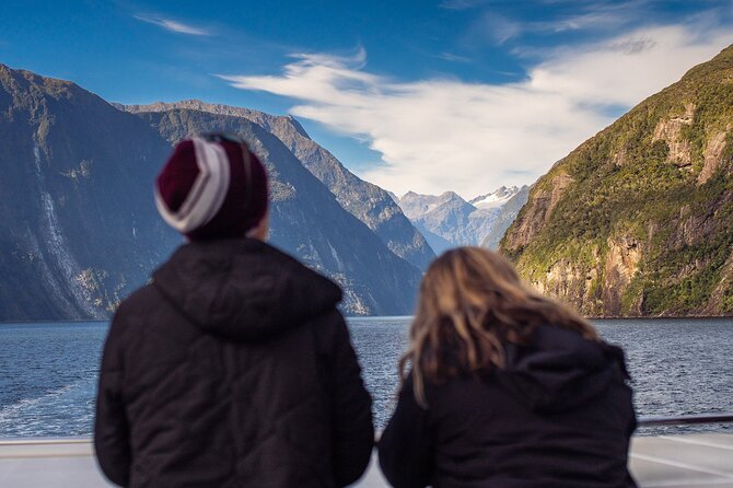 Milford Sound Small Group Tour, Cruise & Picnic Lunch - Te Anau: coffee stop and the gateway feeling to Fiordland
