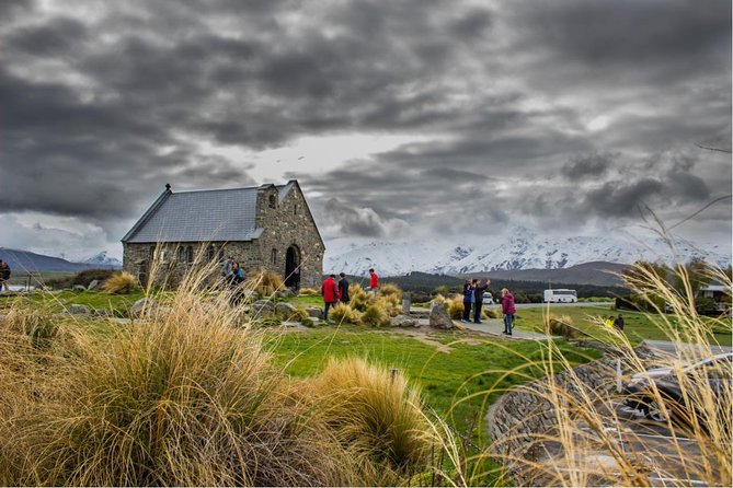 Mount Cook Day Tour from Queenstown - Lake Pukaki and Lake Tekapo: the best part for photos comes with a ticking clock