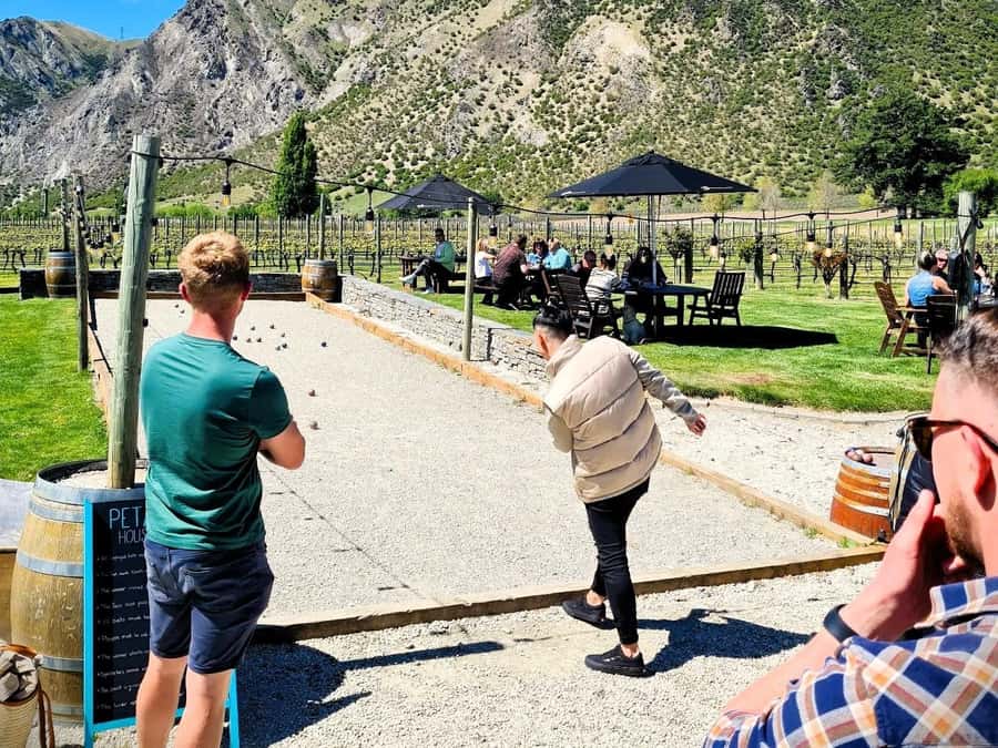 Queenstown, Arrowtown, Gibbston: Flexible Wine Hopper Tours - The big win: a guide who customizes your day