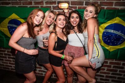 Queenstown: Bar Crawl with 5 Free Shots and Pizza - How the 4-Hour Crawl Works: Five Stops, One Planned Route