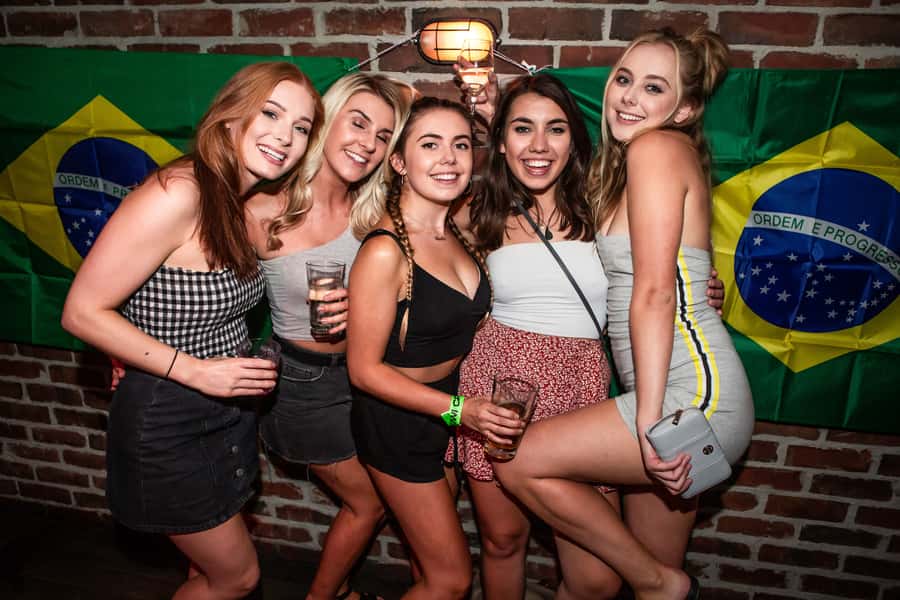 Queenstown: Bar Crawl with 5 Free Shots and Pizza - How the 4-Hour Crawl Works: Five Stops, One Planned Route