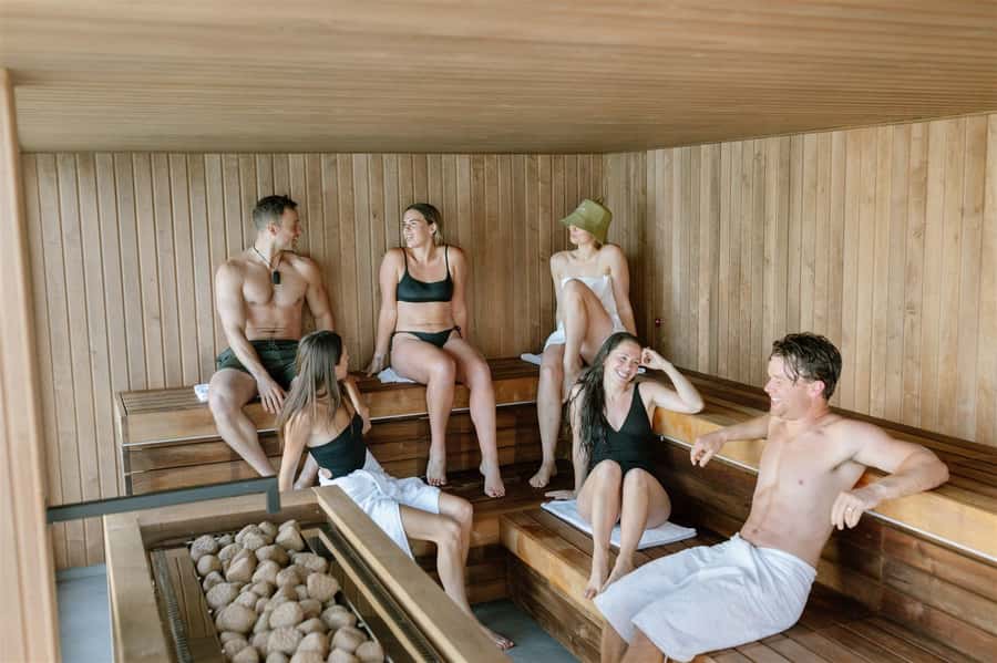 Queenstown: Floating Sauna Experience on Lake Whakatipu - Floating Finnish sauna on Lake Whakatipu: the core idea