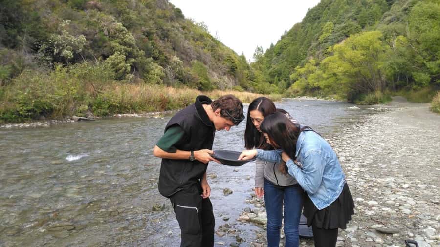 Queenstown: Full-Day 4WD Lord of Rings Tour with Lunch - Elven gold panning and photo props that make stops fun