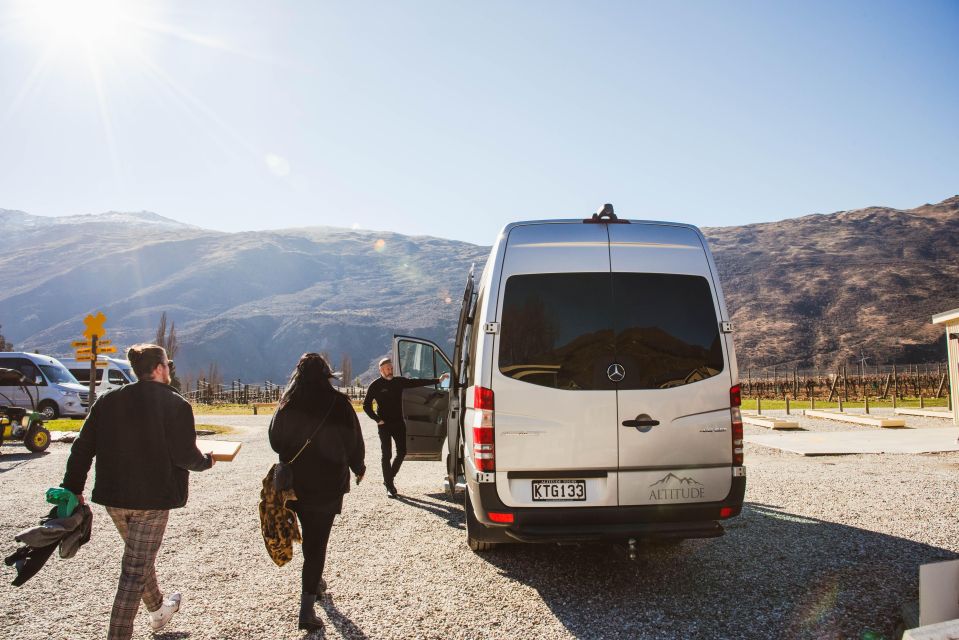 Queenstown: Helicopter & Wine Tasting Tour - Guides and hosts: the human side that makes it flow