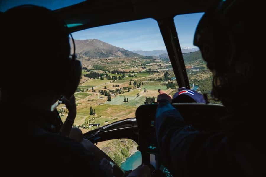 Queenstown: Helicopter & Wine Tasting Tour - Stop 2: Kinross Cottages for tastings and lunch time