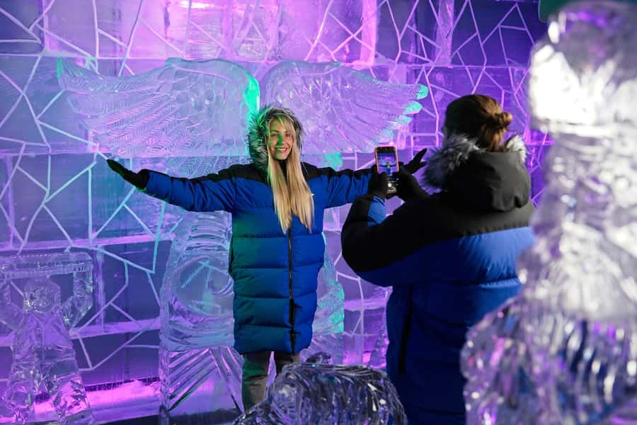 Queenstown: Ice Bar Entry with Warm Winter Gear and Drink - Queenstown Ice Bar: an ice-cold night with warm gear