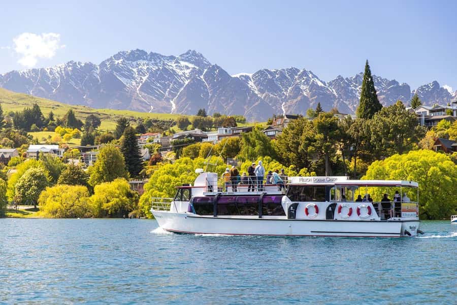 Queenstown: Lake Wakatipu Scenic Cruise - Queenstown from the water: why this 90 minutes works