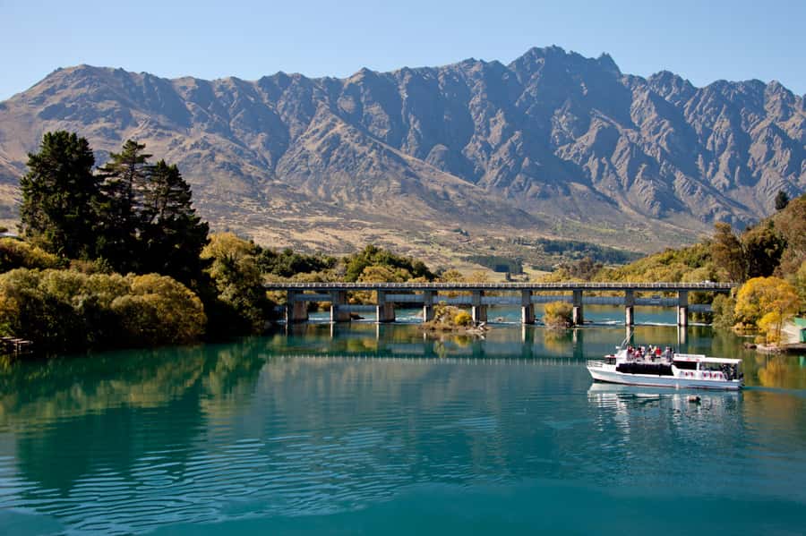 Queenstown: Lake Wakatipu Scenic Cruise - Comfort and weather: seating, rugs, and what to wear