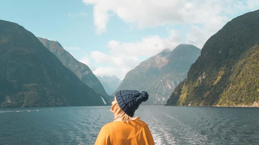 Queenstown: Milford Sound Day Trip - Cruise & Picnic Lunch - Premium transport that actually helps you see more