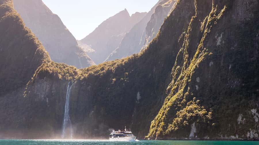 Queenstown: Milford Sound Day Trip - Cruise & Picnic Lunch - Who should book this Milford Sound day trip?