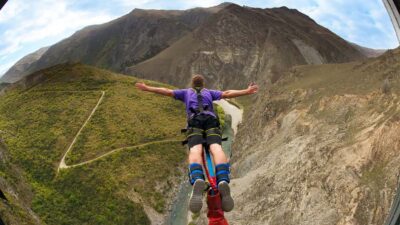 Queenstown: Nevis Bungy - Australasia's Biggest Bungy! - Getting to Nevis Playground: the 4WD ride that turns it into an event