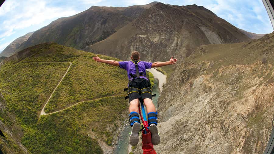Queenstown: Nevis Bungy - Australasia's Biggest Bungy! - Getting to Nevis Playground: the 4WD ride that turns it into an event