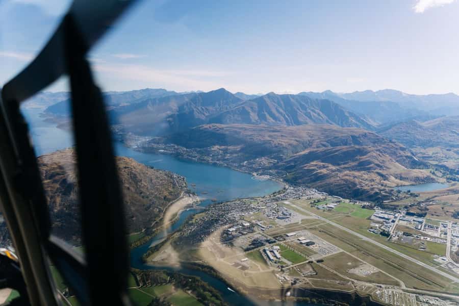 Queenstown: Remarakbles Helicopter Tour with Alpine Landing - Queenstown from above: what the 20-minute flight is really like