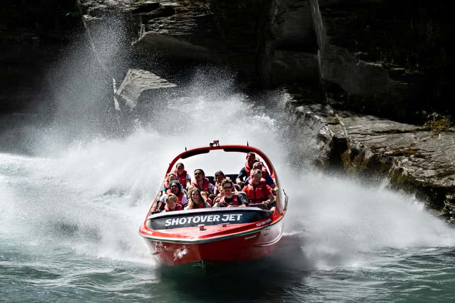 Queenstown: Shotover River Extreme Jet Boat Experience - The drivers: skills you can feel, and commentary that adds context