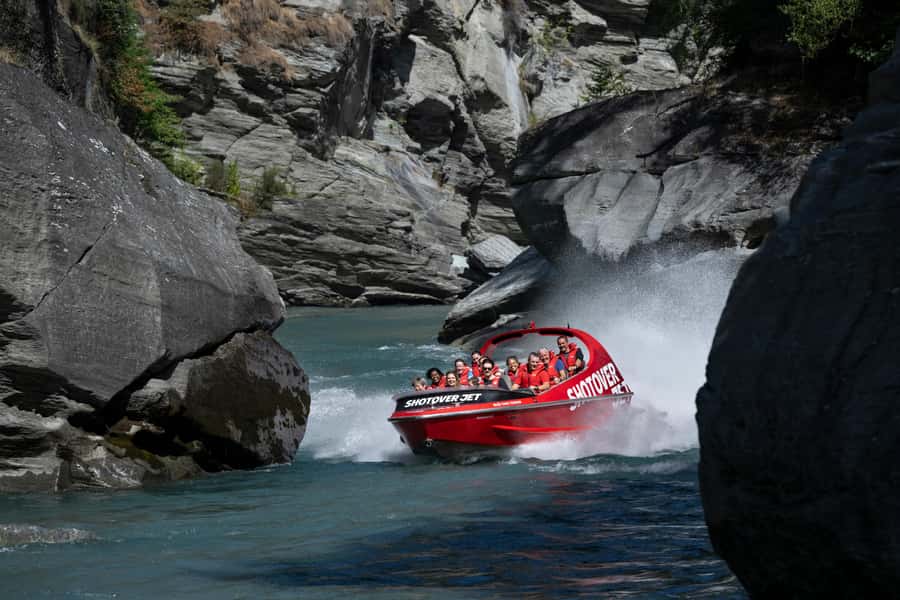 Queenstown: Shotover River Extreme Jet Boat Experience - The 25-minute ride: speed, rapids, and 360-degree spins