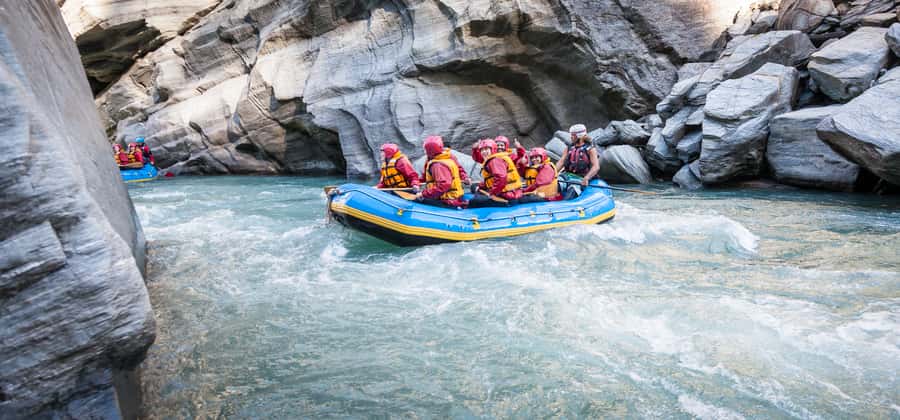 Queenstown: Shotover River Whitewater Rafting Trip - Shotover River rafting from Queenstown: the ride into Skippers Canyon