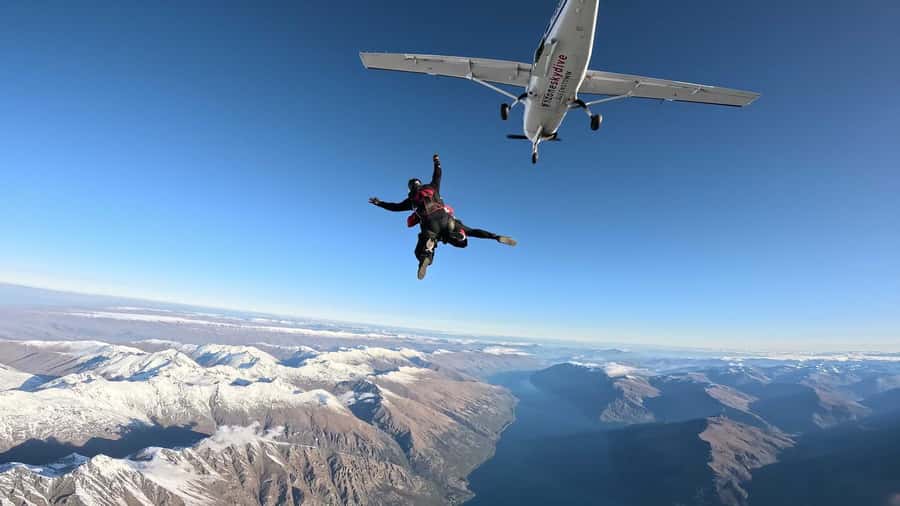 Queenstown: Tandem Skydive Experience - Canopy time above the Wakatipu Basin: the part you can breathe in