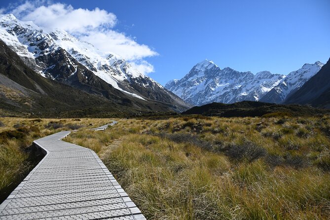 Queenstown to Christchurch via Mt Cook (1 way) (Small Group) - Kawarau Gorge to Cromwell: suspension bridge thrills before the climbs