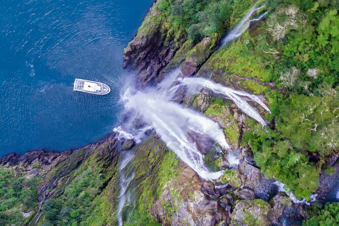 Queenstown to Te Anau via Milford Sound inc Cruise & Lunch - Mirror Lakes and Lake Gunn: quick stops that make the van time worth it