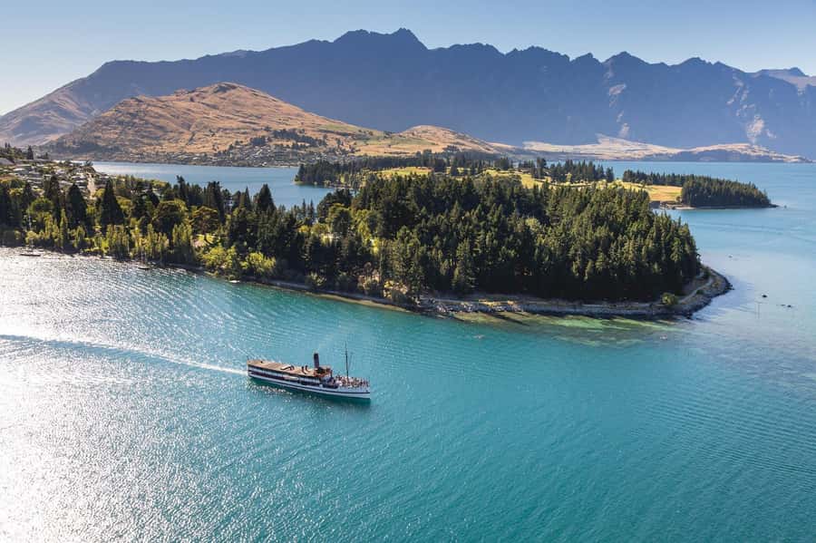 Queenstown: TSS Earnslaw Cruise of Lake Whakatipu - The 90-Minute Lake Whakatipu Cruise: What the Timing Really Means