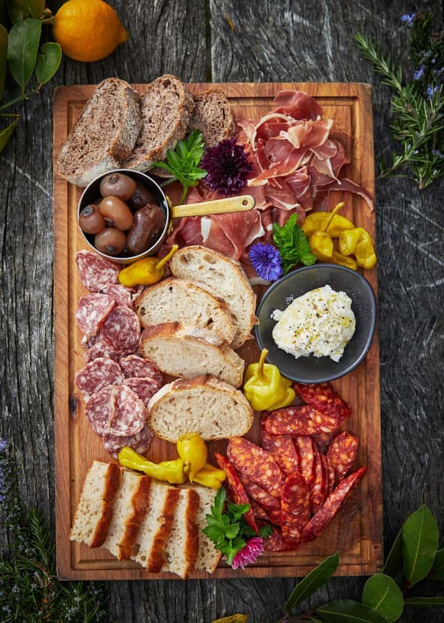 Queenstown: Walter Peak Gourmet BBQ & Lake Whakatipu Cruise - Sheep shearing and farm dogs: the show that keeps kids and adults paying attention
