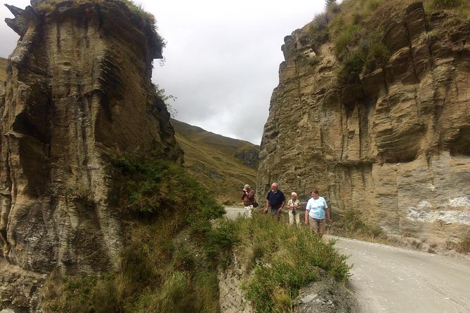Skippers Canyon 4WD Tour from Queenstown - Route Highlights: Gorge Road, Wakatipu Basin Views, and the Coronet Peak Saddle