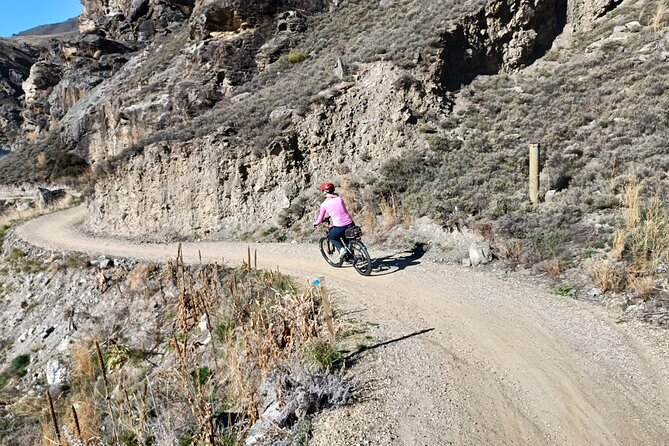 The Ultimate Lake Dunstan Bike Hire And Boat Experience - Meet, gear up, and get on the trail fast in Cromwell