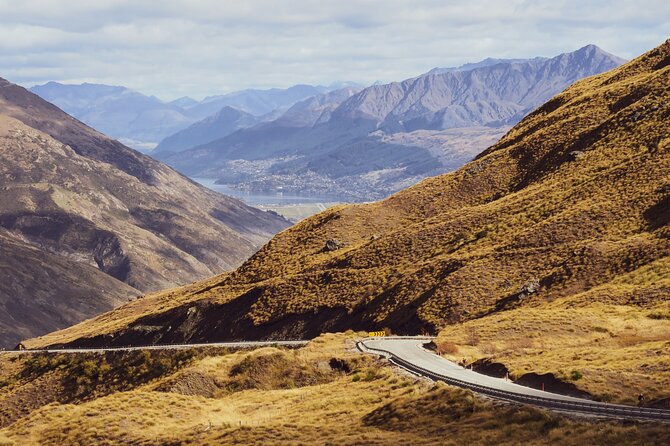Wanaka Private Day Trip from Queenstown: TravelnGo - Crown Range Road: where the viewpoint drive becomes the main event
